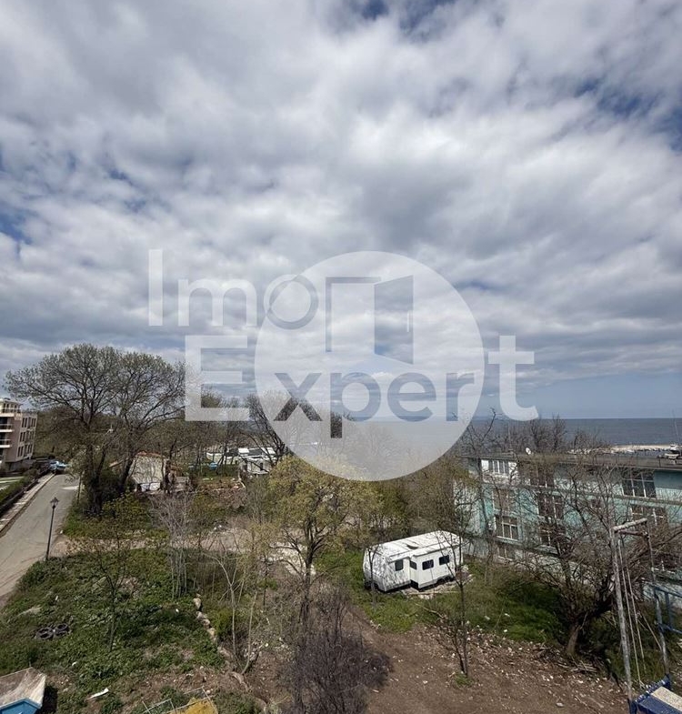 Двустаен апартамент на крачка от морето!!! - 0