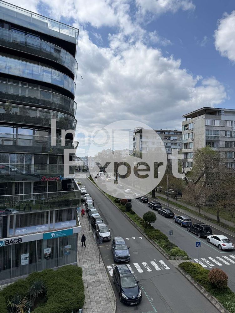 Луксозен двустаен апартамент под наем жк.Лазур с паркомясто на метри от морето и морската градина!!! - 0