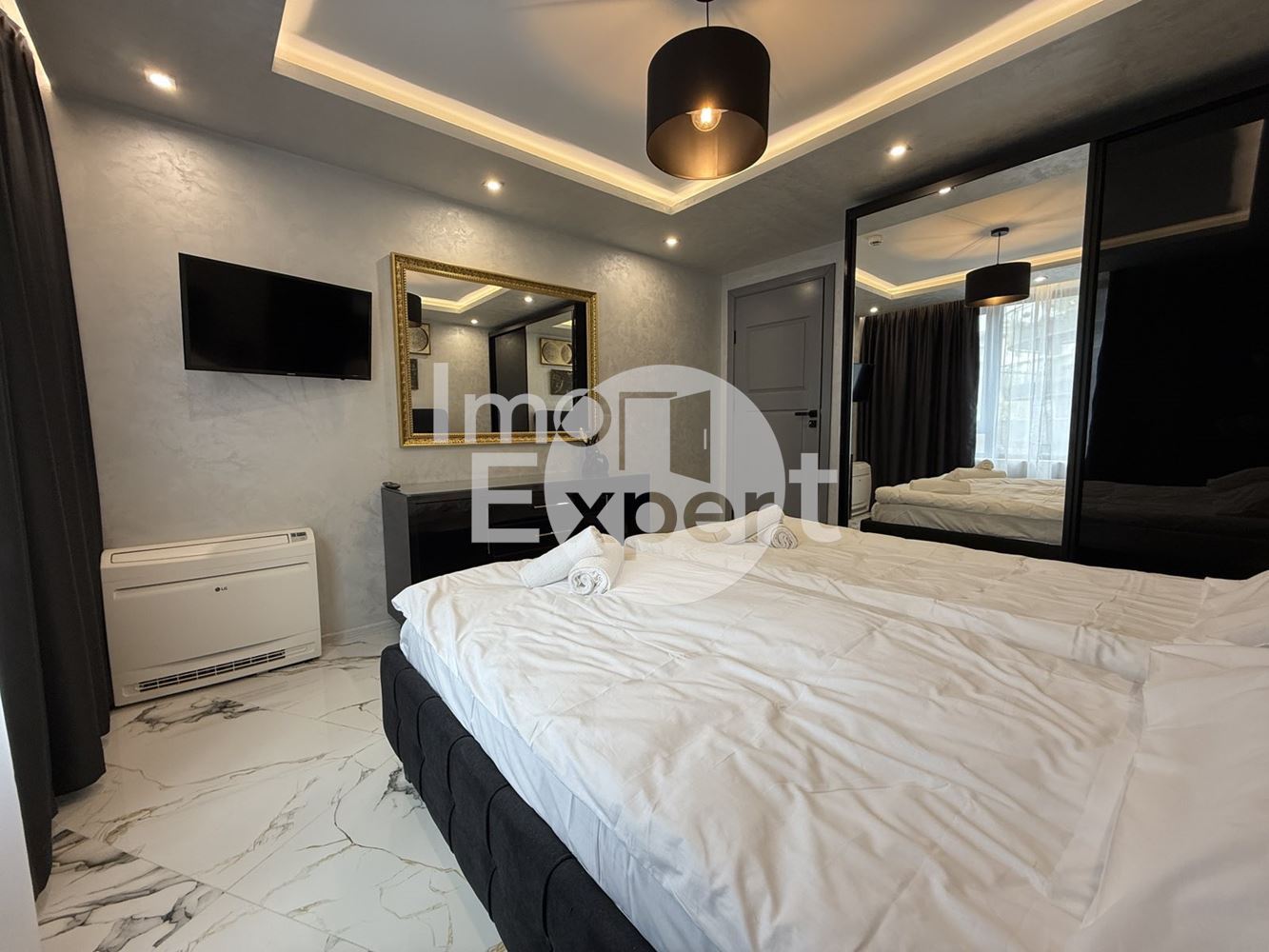 Луксозен двустаен апартамент под наем жк.Лазур с паркомясто на метри от морето и морската градина!!! - 0