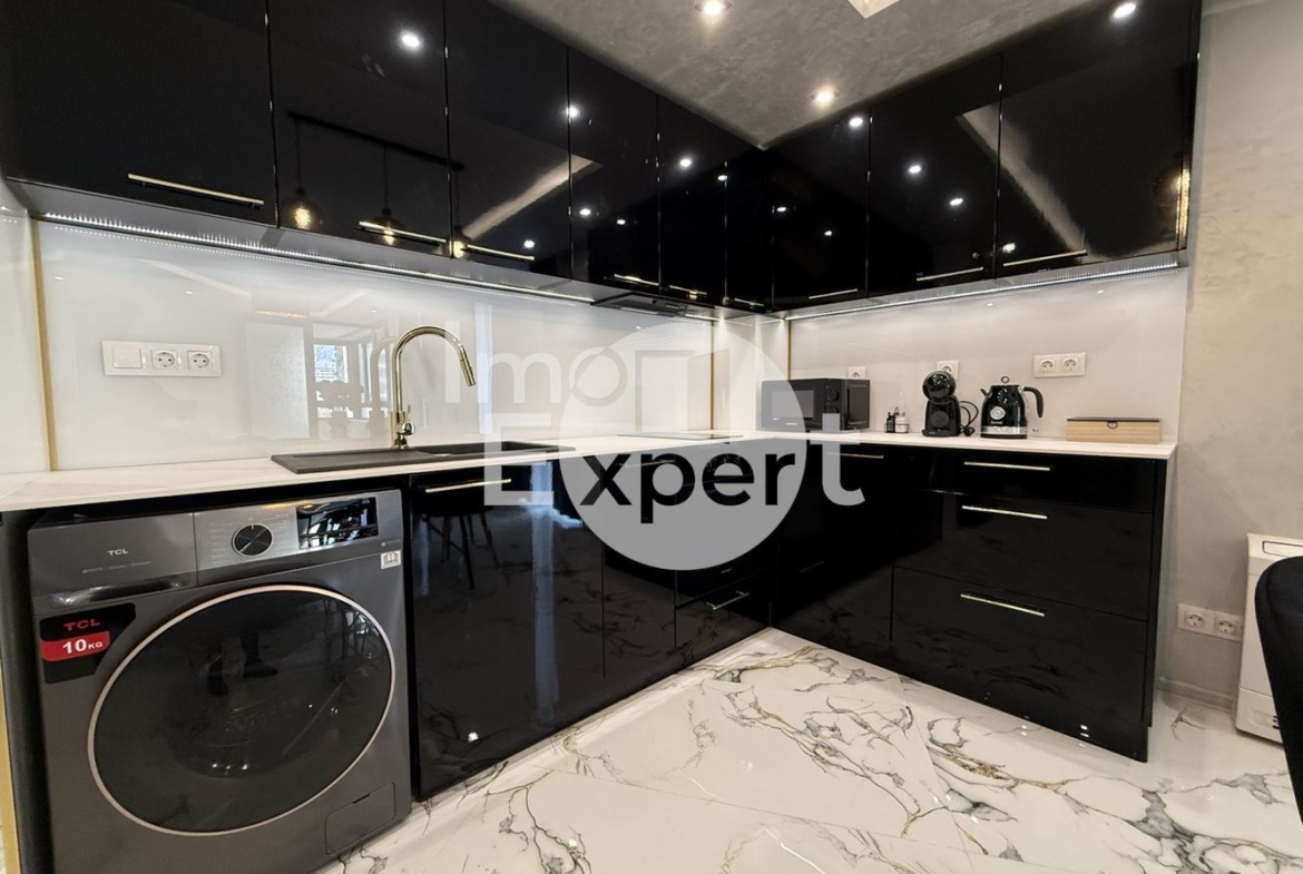 Луксозен двустаен апартамент под наем жк.Лазур с паркомясто на метри от морето и морската градина!!! - 0