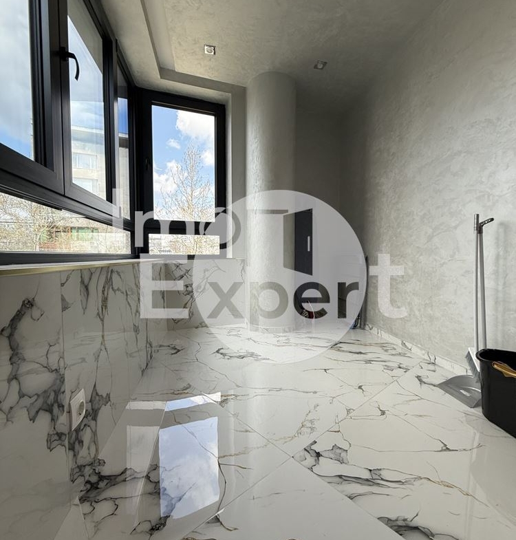 Луксозен двустаен апартамент под наем жк.Лазур с паркомясто на метри от морето и морската градина!!! - 0