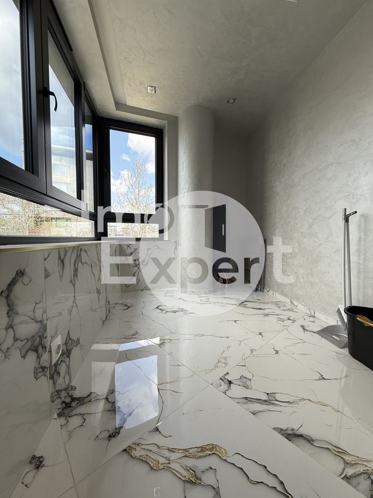 Луксозен двустаен апартамент под наем жк.Лазур с паркомясто на метри от морето и морската градина!!! - 0