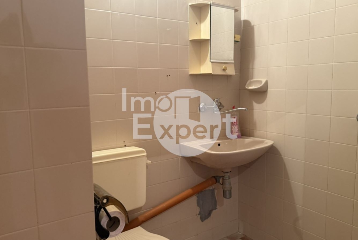 Преустроен обзаведен апартамент с две спални кв.Хале!!! - 0