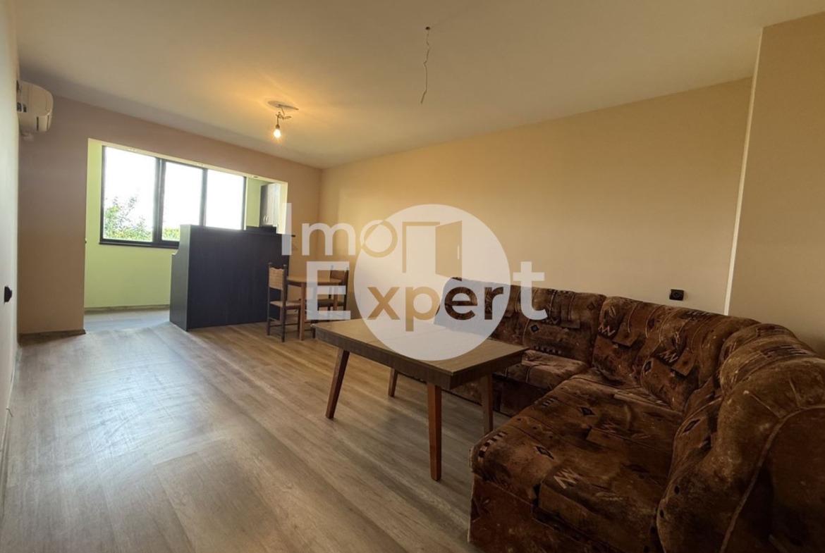 Преустроен обзаведен апартамент с две спални кв.Хале!!! - 0