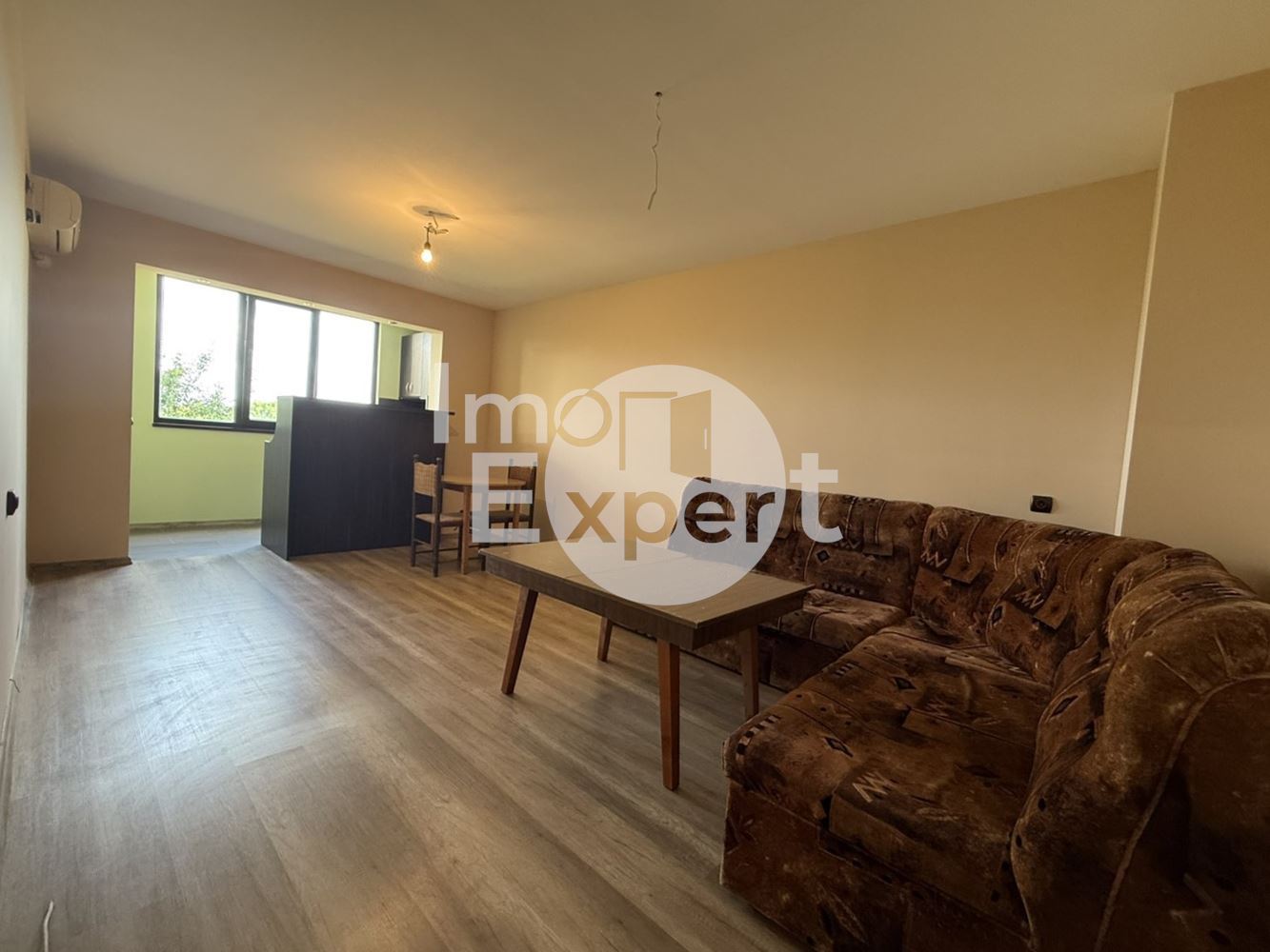 Преустроен обзаведен апартамент с две спални кв.Хале!!! - 0