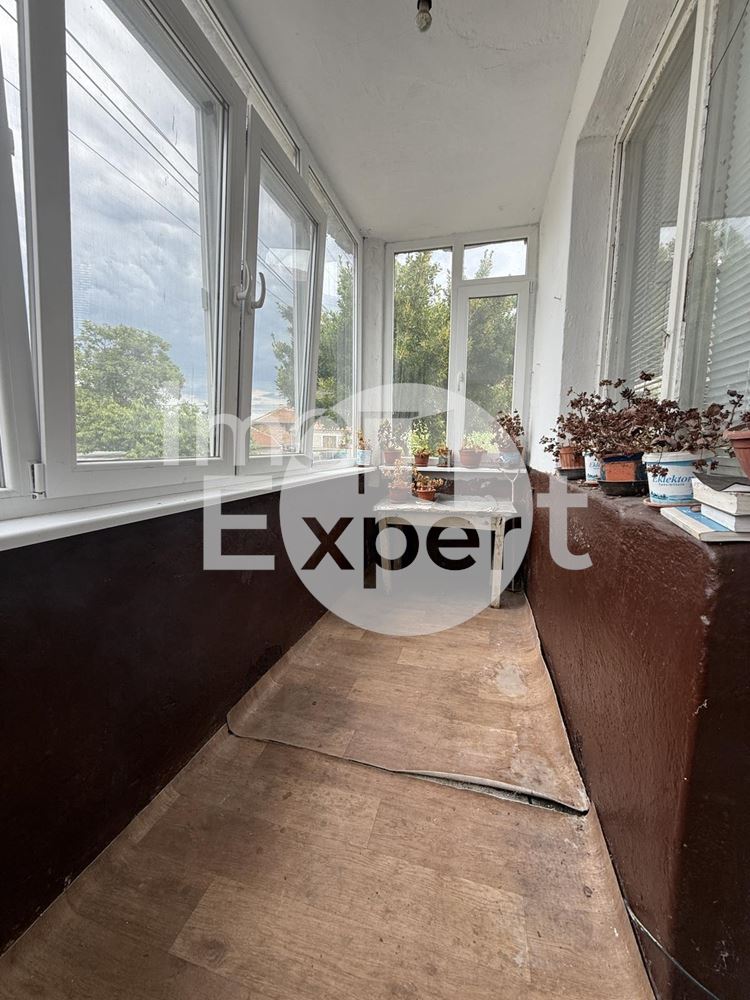 Етаж от къща със самостоялен вход и двор Долно Езерово!!! - 0