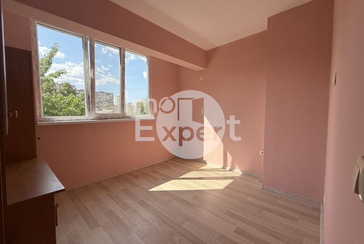 Преустроен обзаведен апартамент с две спални кв.Хале!!! - 0