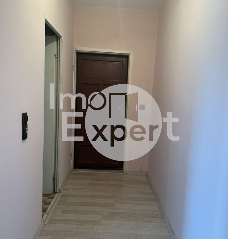 Преустроен обзаведен апартамент с две спални кв.Хале!!! - 0