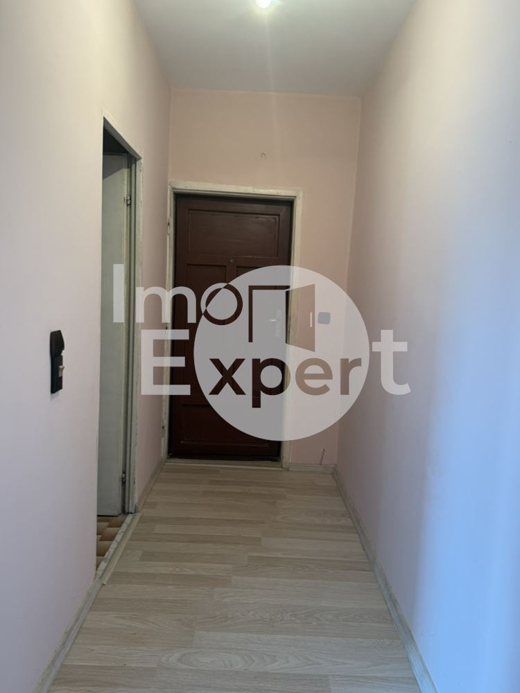 Преустроен обзаведен апартамент с две спални кв.Хале!!! - 0