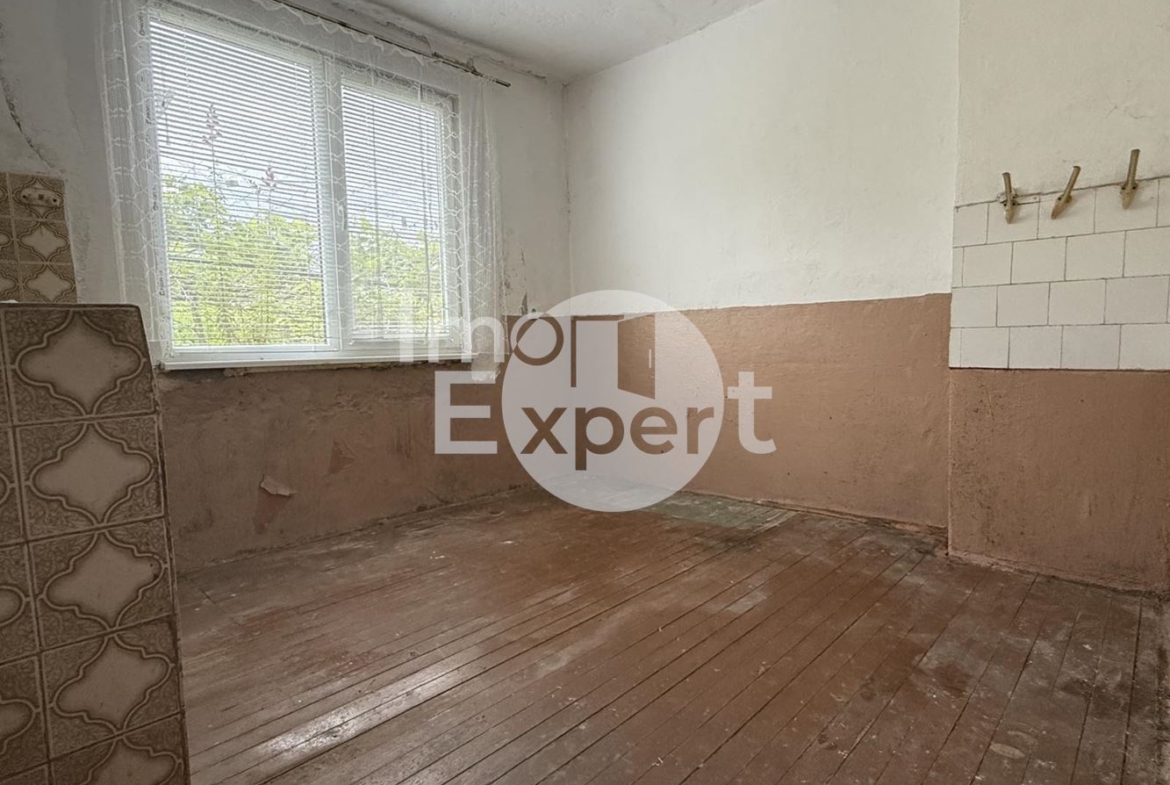 Етаж от къща със самостоялен вход и двор Долно Езерово!!! - 0