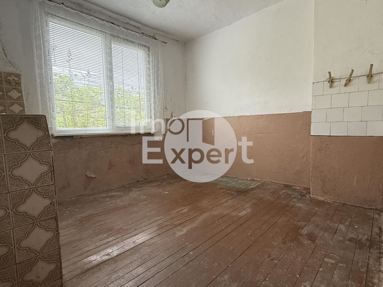 Етаж от къща със самостоялен вход и двор Долно Езерово!!! - 0