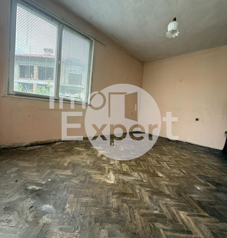 Етаж от къща със самостоялен вход и двор Долно Езерово!!! - 0