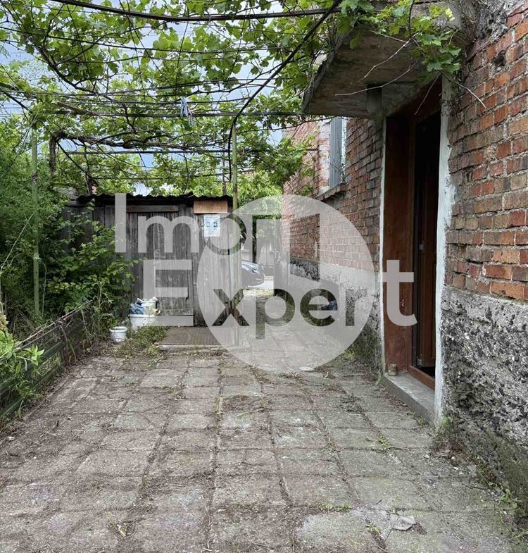 Етаж от къща със самостоялен вход и двор Долно Езерово!!! - 0