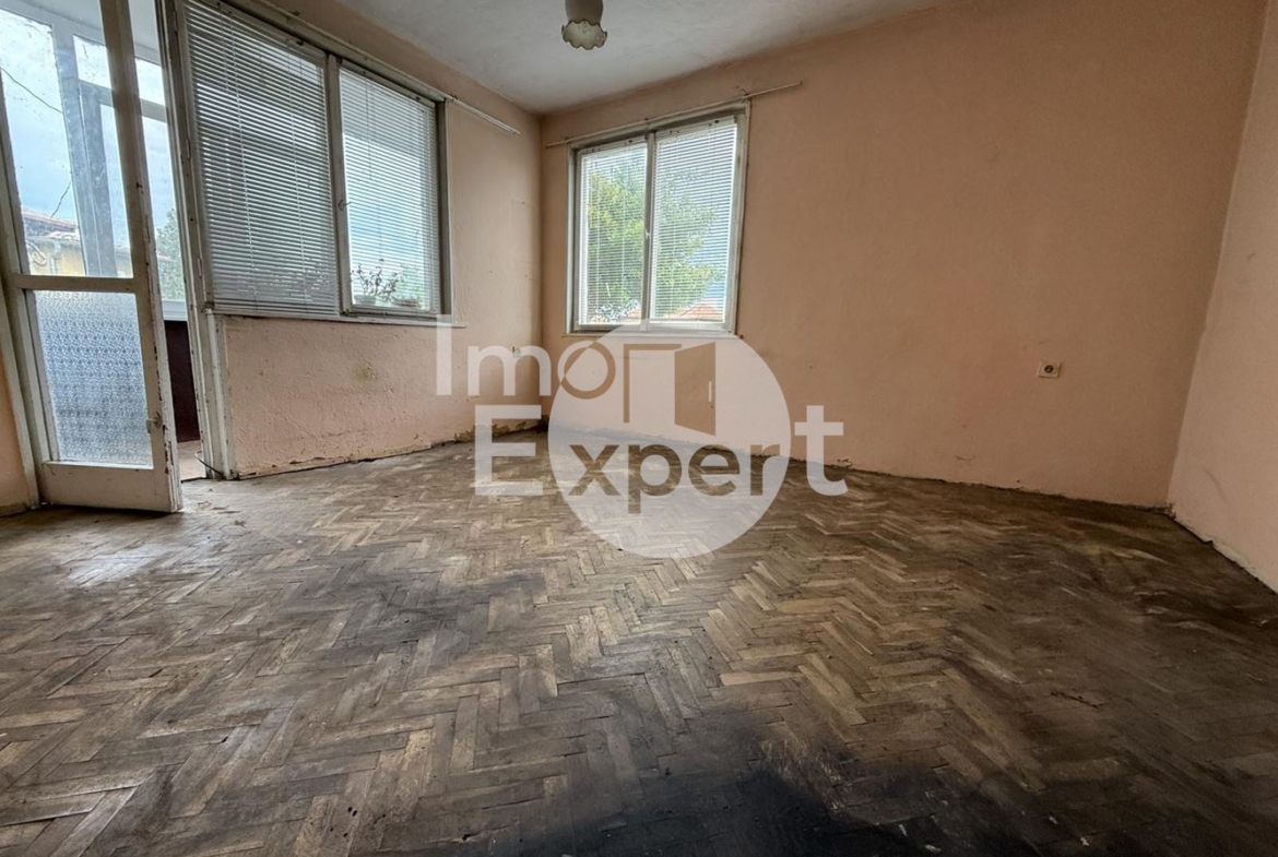 Етаж от къща със самостоялен вход и двор Долно Езерово!!! - 0