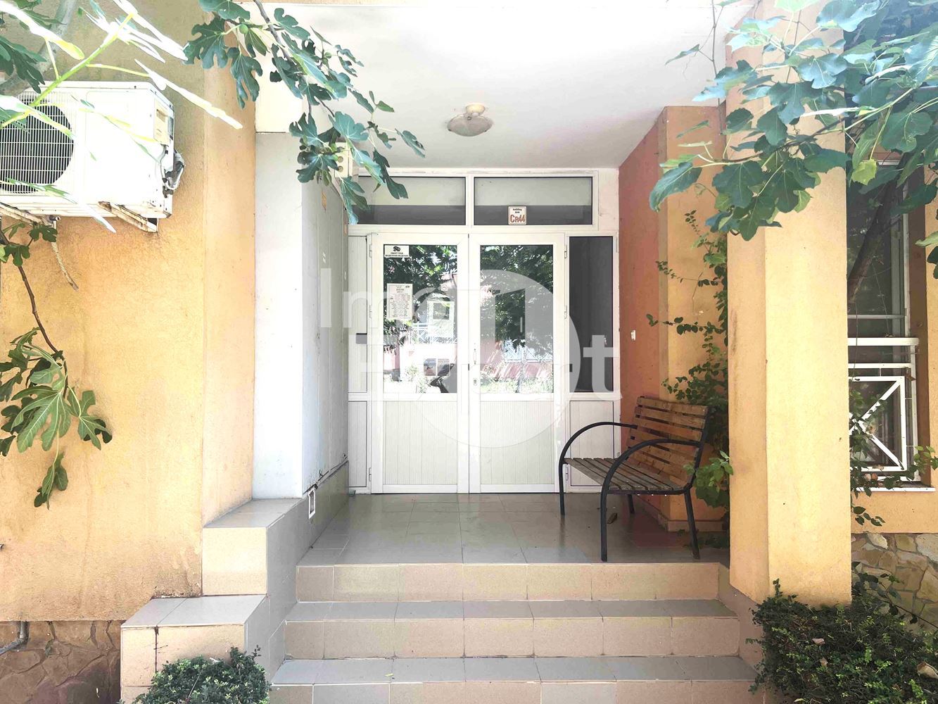 Продава се тристаен апартамент в комплекс Съни Дей 6, близо до Слънчев бряг! - 0