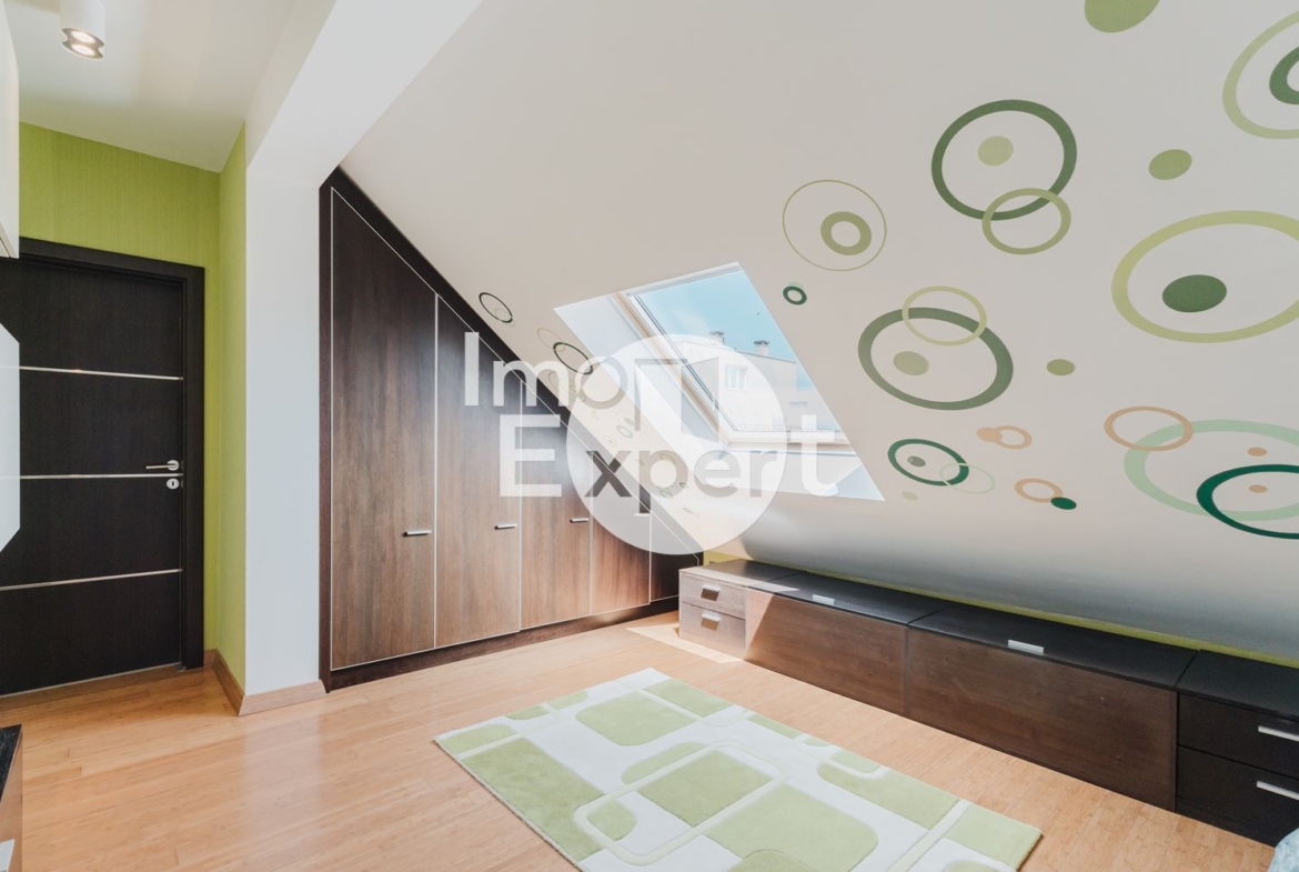 Обзаведен четиристаен апартамент на метри от морето гледка море и с акт16 и асансьор !!! - 0