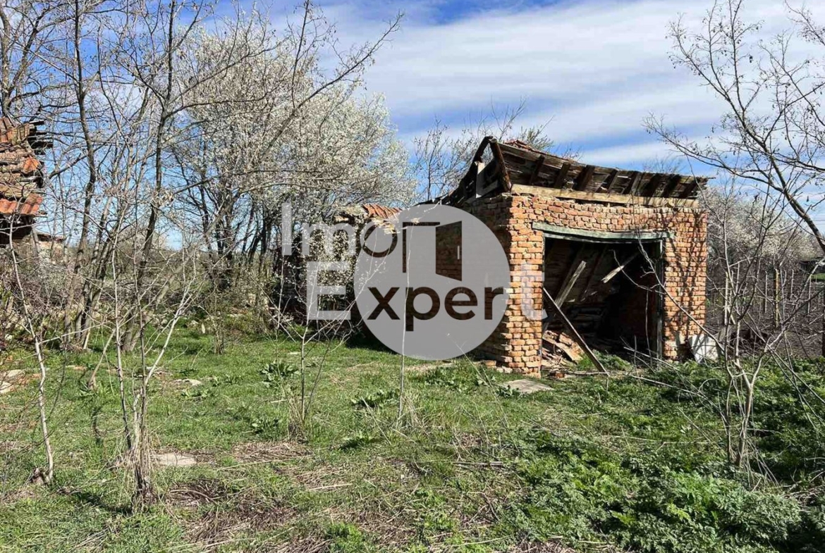 Дворно място със Стара къща на 22км от Бургас!!! - 0