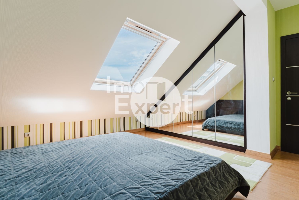 Обзаведен четиристаен апартамент на метри от морето гледка море и с акт16 и асансьор !!! - 0