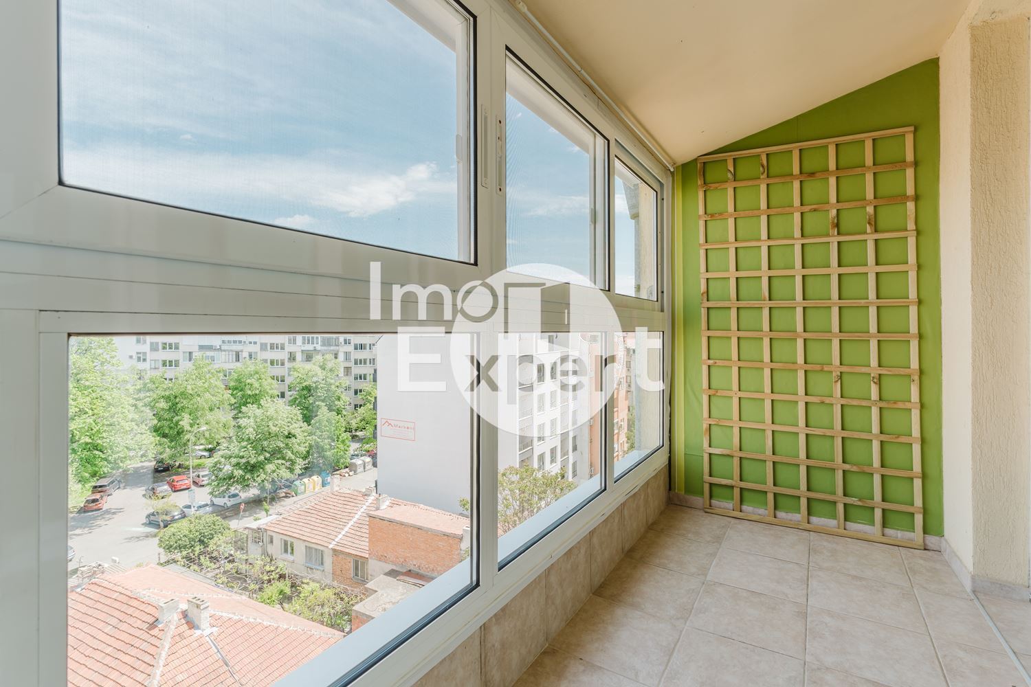 Обзаведен четиристаен апартамент на метри от морето гледка море и с акт16 и асансьор !!! - 0