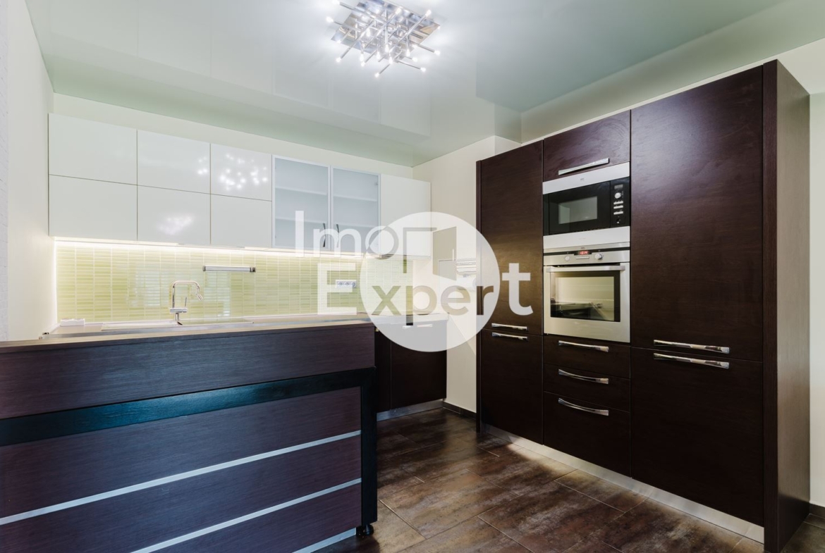 Обзаведен четиристаен апартамент на метри от морето гледка море и с акт16 и асансьор !!! - 0