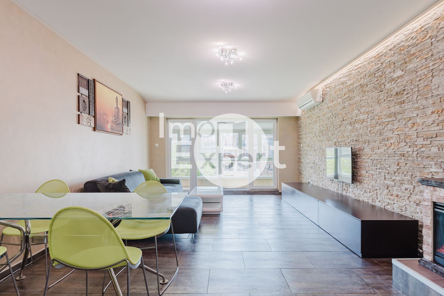 Обзаведен четиристаен апартамент на метри от морето гледка море и с акт16 и асансьор !!! - 0