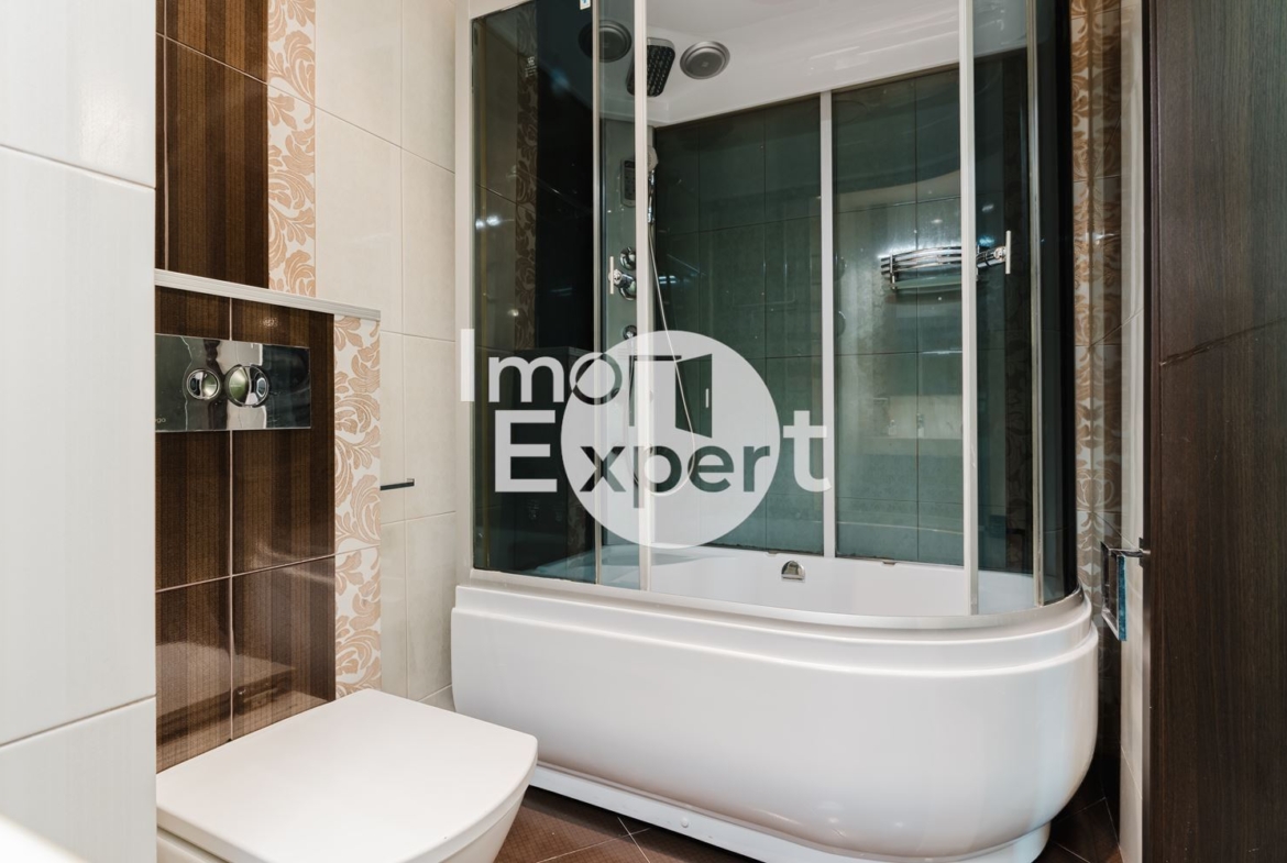 Обзаведен четиристаен апартамент на метри от морето гледка море и с акт16 и асансьор !!! - 0