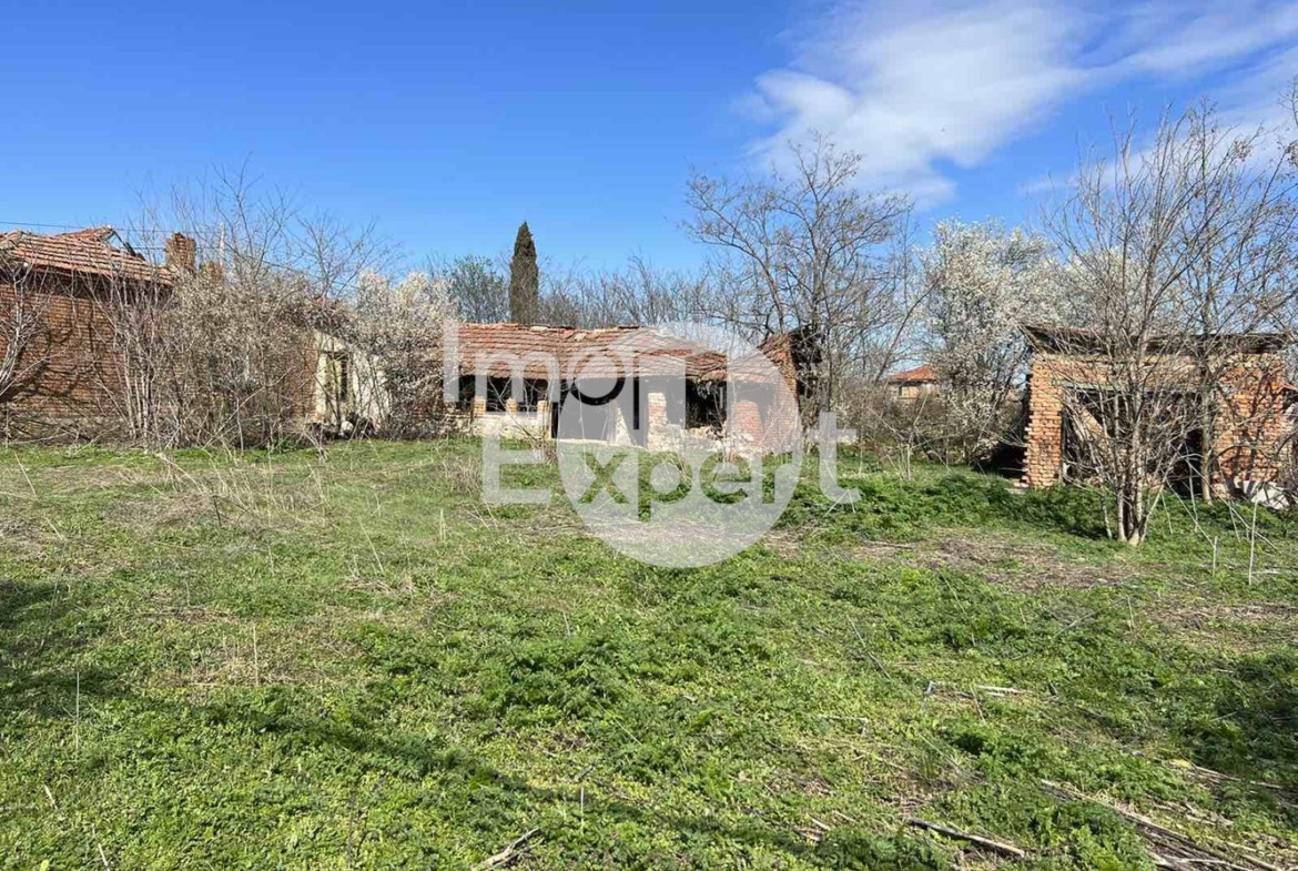 Дворно място със Стара къща на 22км от Бургас!!! - 0