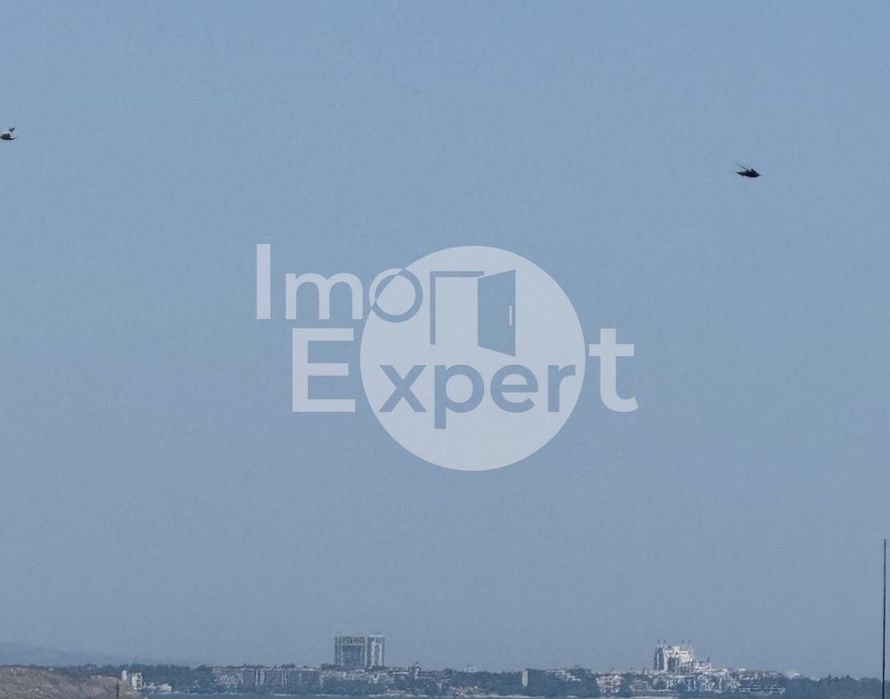 Обзаведен четиристаен апартамент на метри от морето гледка море и с акт16 и асансьор !!! - 0