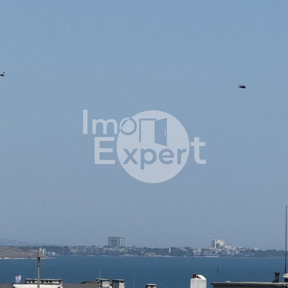 Обзаведен четиристаен апартамент на метри от морето гледка море и с акт16 и асансьор !!! - 0