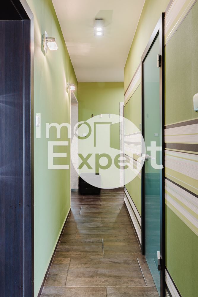 Обзаведен четиристаен апартамент на метри от морето гледка море и с акт16 и асансьор !!! - 0