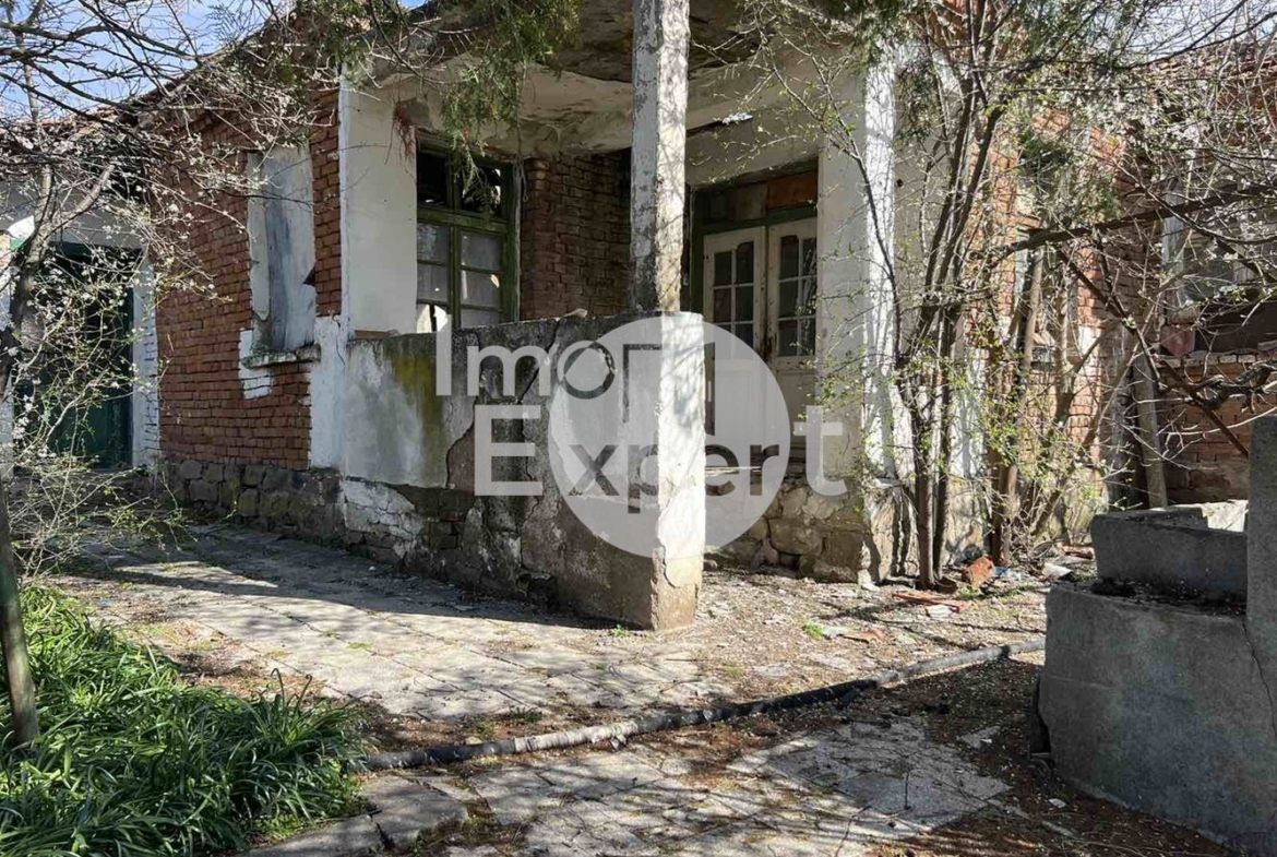 Дворно място със Стара къща на 22км от Бургас!!! - 0