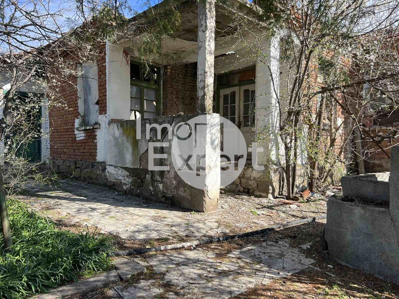 Дворно място със Стара къща на 22км от Бургас!!! - 0