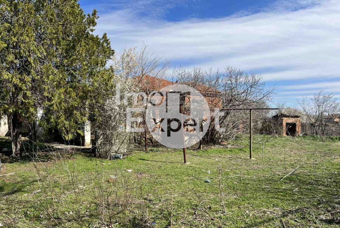 Дворно място със Стара къща на 22км от Бургас!!! - 0