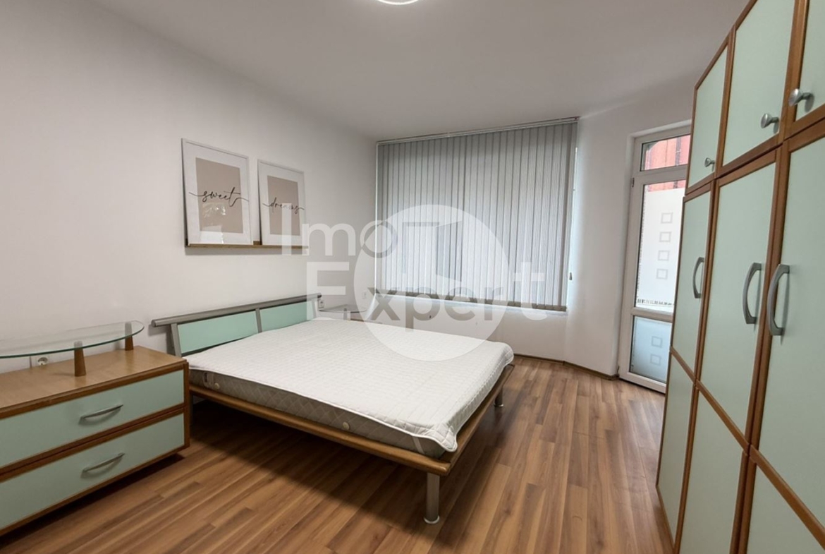 Обзаведен тристаен апартамент в Центъра на Бургас - 0