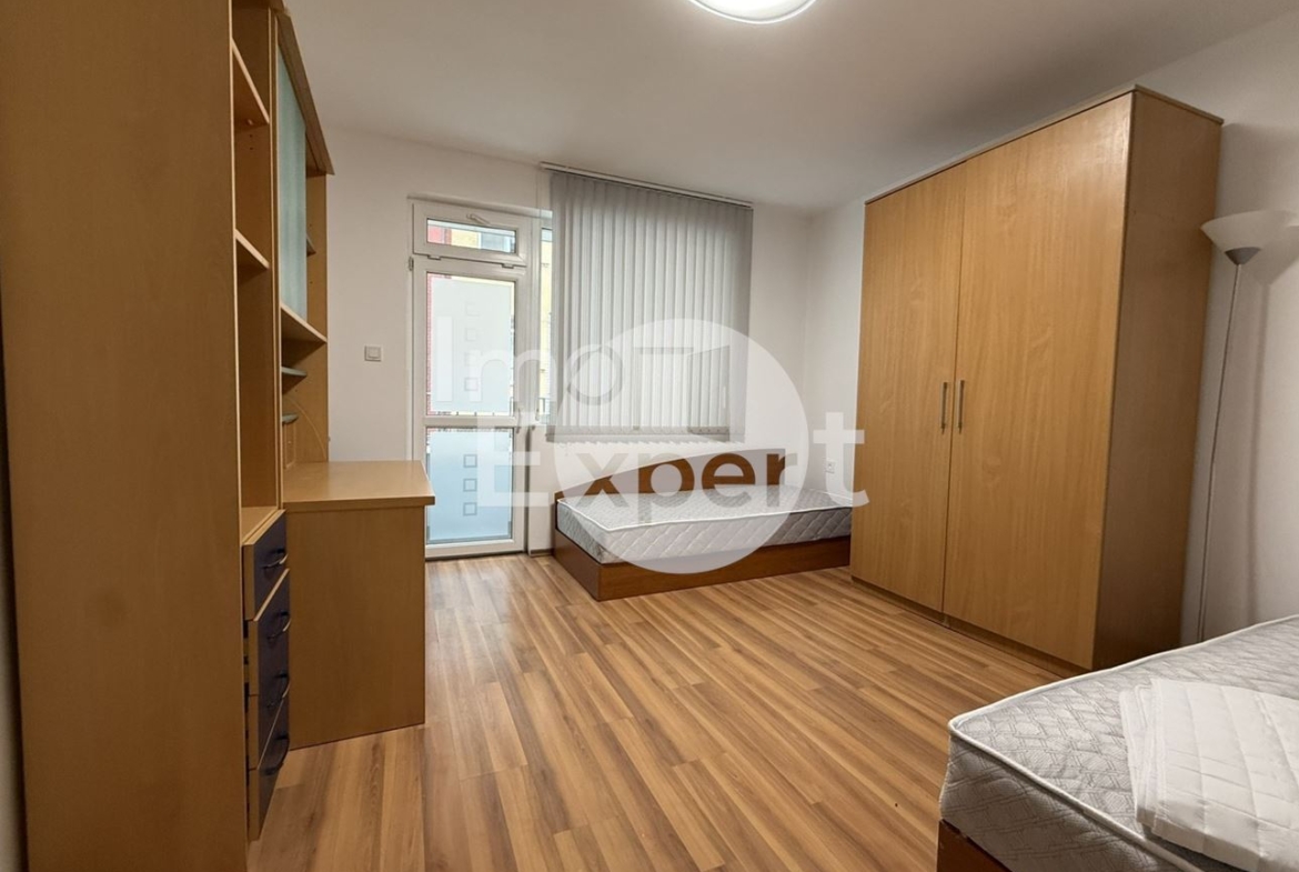 Обзаведен тристаен апартамент в Центъра на Бургас - 0