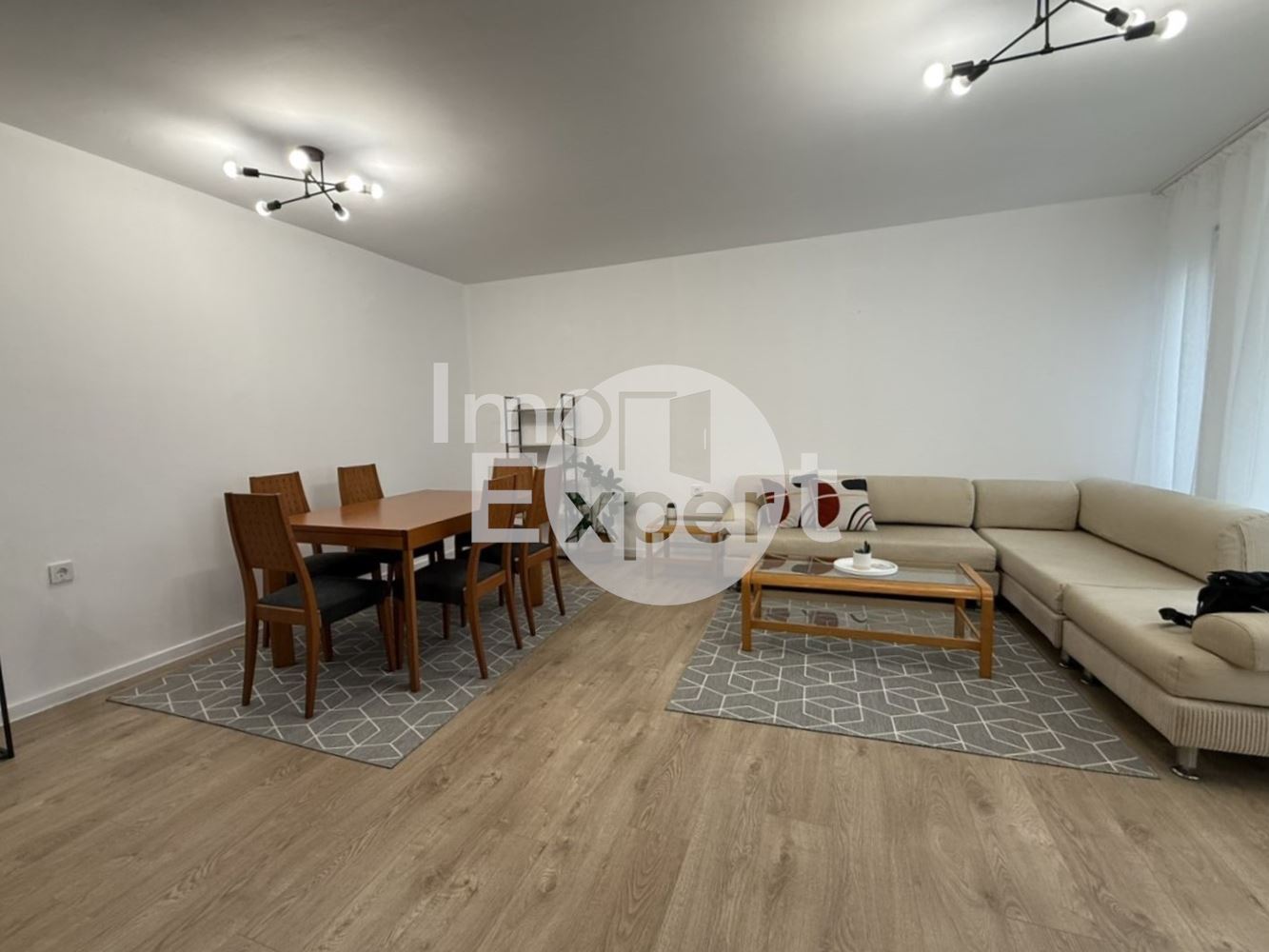 Обзаведен тристаен апартамент в Центъра на Бургас - 0