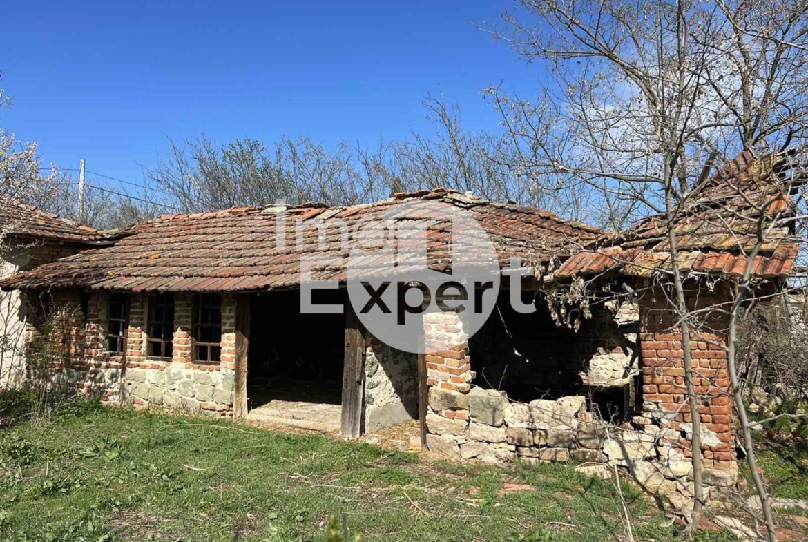 Дворно място със Стара къща на 22км от Бургас!!! - 0