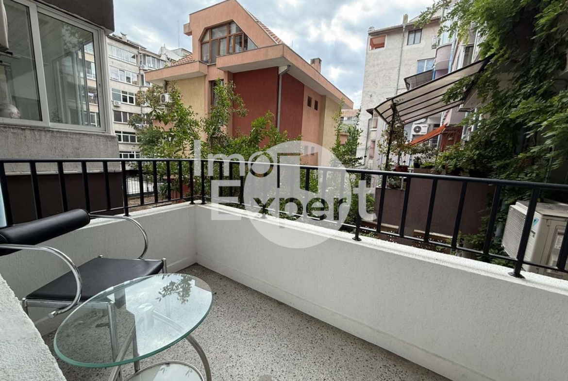 Обзаведен тристаен апартамент в Центъра на Бургас - 0