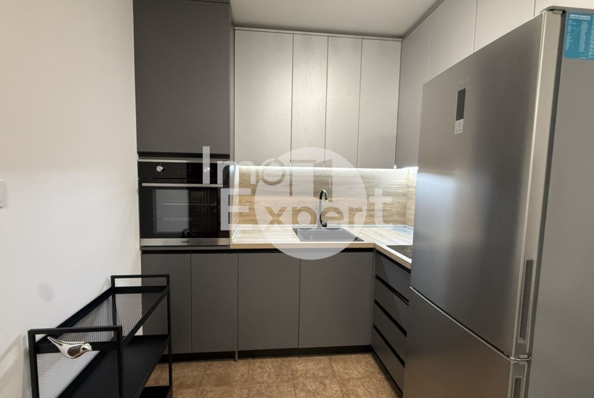 Обзаведен тристаен апартамент в Центъра на Бургас - 0