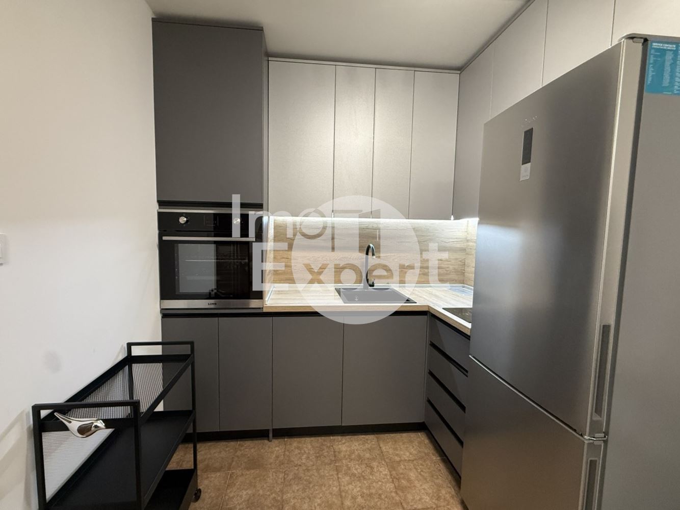 Обзаведен тристаен апартамент в Центъра на Бургас - 0