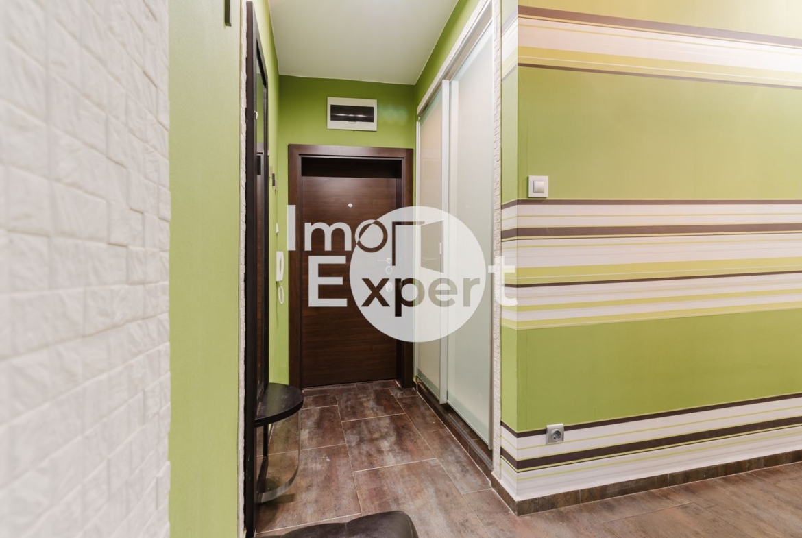 Обзаведен четиристаен апартамент на метри от морето гледка море и с акт16 и асансьор !!! - 0