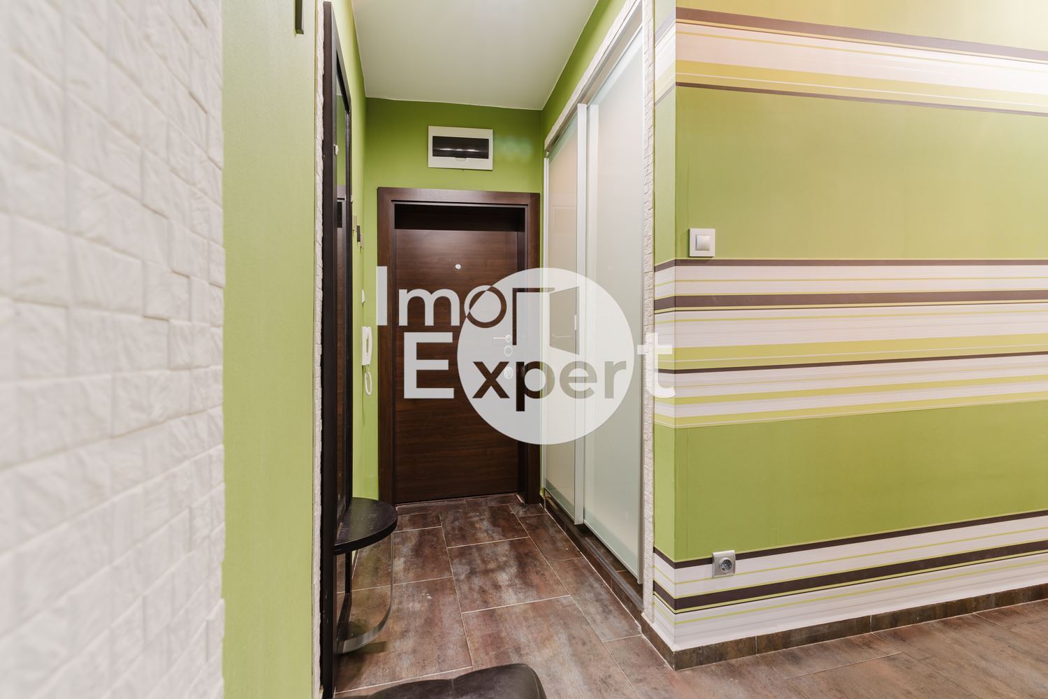 Обзаведен четиристаен апартамент на метри от морето гледка море и с акт16 и асансьор !!! - 0