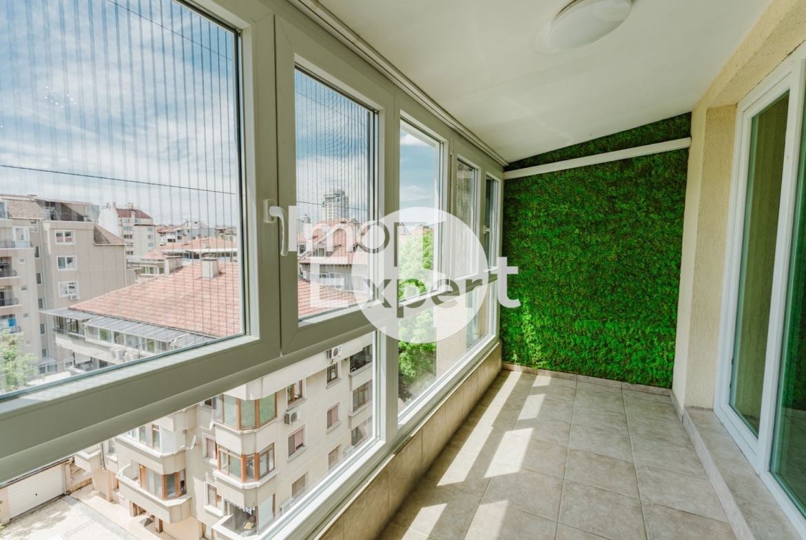 Обзаведен четиристаен апартамент на метри от морето гледка море и с акт16 и асансьор !!! - 0