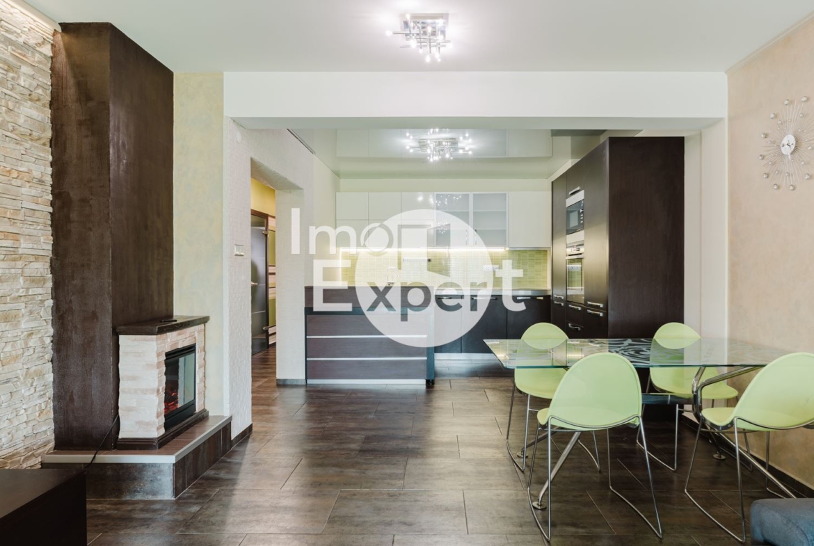 Обзаведен четиристаен апартамент на метри от морето гледка море и с акт16 и асансьор !!! - 0