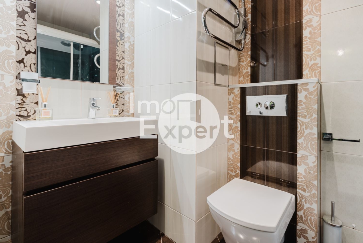 Обзаведен четиристаен апартамент на метри от морето гледка море и с акт16 и асансьор !!! - 0