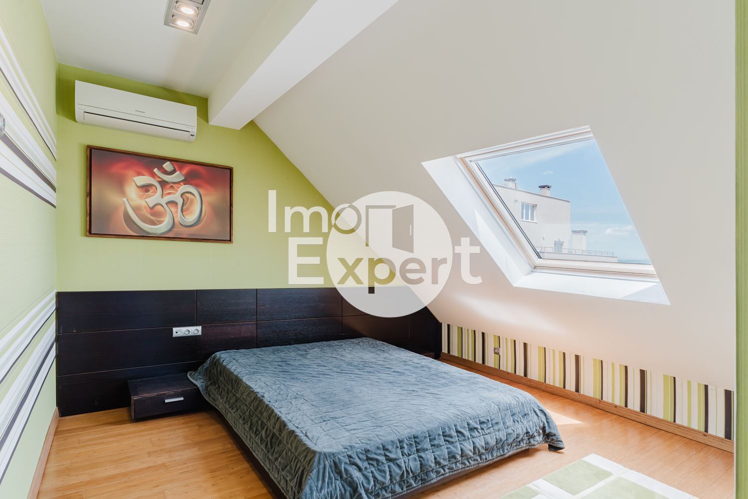 Обзаведен четиристаен апартамент на метри от морето гледка море и с акт16 и асансьор !!! - 0