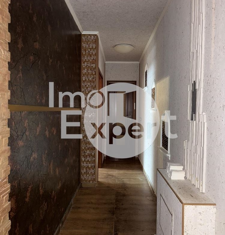 Тристаен апартамент в жк. Лазур на отлична локация - 0