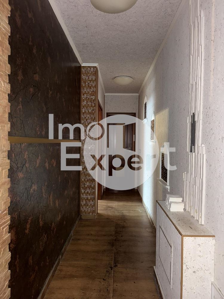 Тристаен апартамент в жк. Лазур на отлична локация - 0