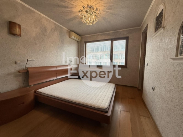 Тристаен апартамент в жк. Лазур на отлична локация - 0