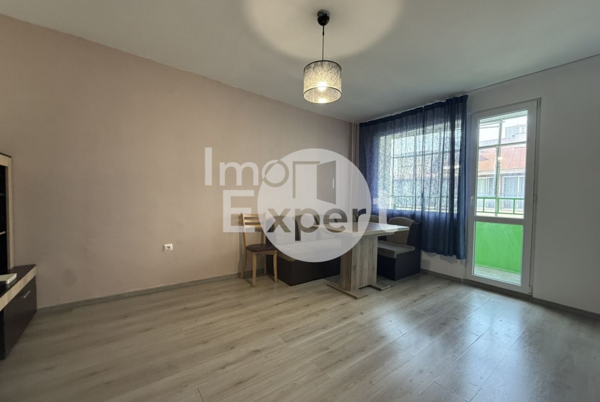 Обзаведен апартамент с две стаи и отделна кухня в жк.Славейков на отлична локация - 0